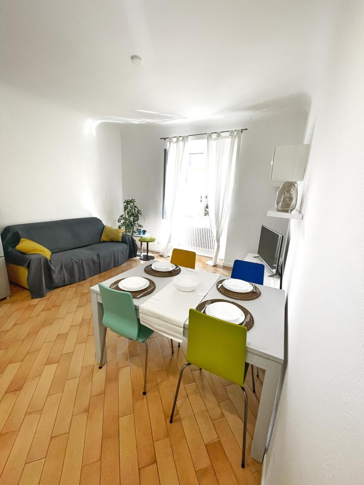 Ampio E Accogliente Bilocale - Fara 1, Porta Nuova Apartment Милано Екстериор снимка
